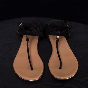 🔥2/$10 Summer t-strap sandals